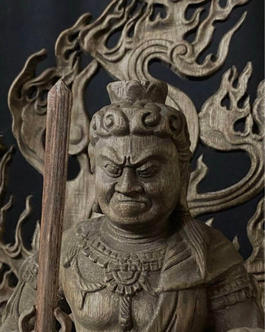 高31cm 井波彫刻　仏教工芸品　香樟材　仏師で仕上げ品　不動明王座像