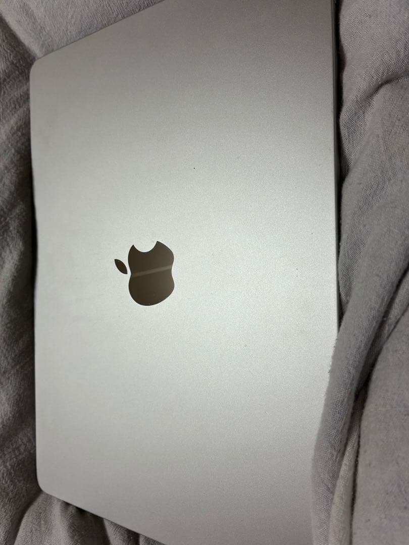 MacBook Air (M2, 2022)13.6インチ　A2681