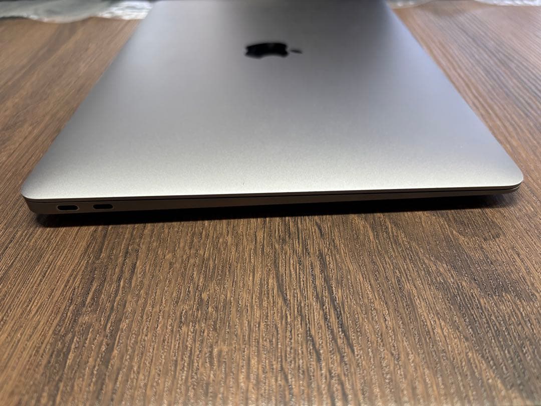 Apple M1チップ搭載13インチMacBook Air