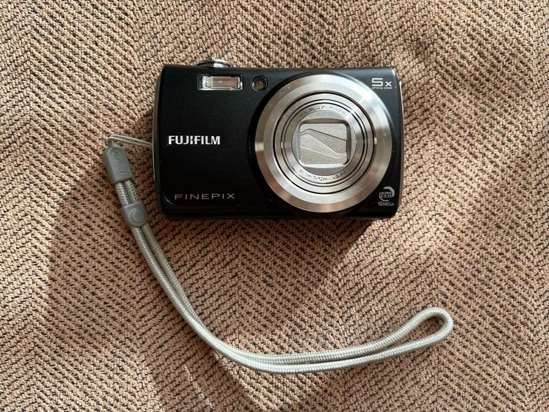 デジタルカメラ FUJIFILM FinePix F100fd