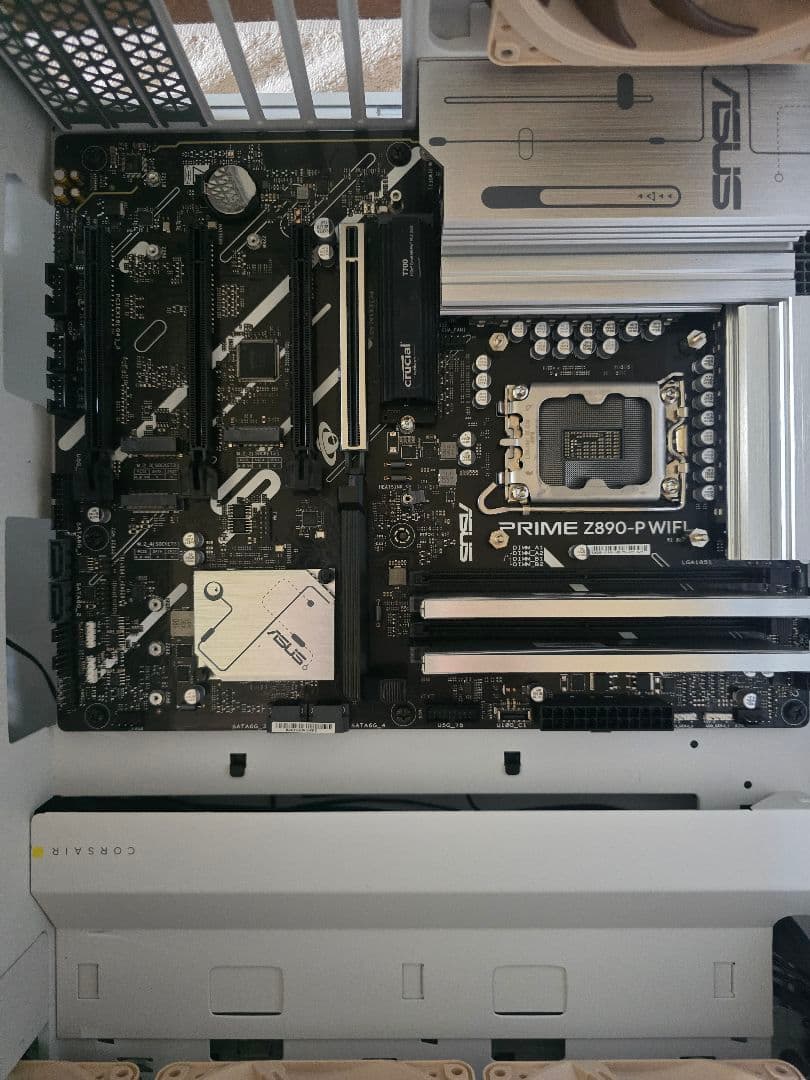 ssd 4tb crucial T700　ヒートシンク付き