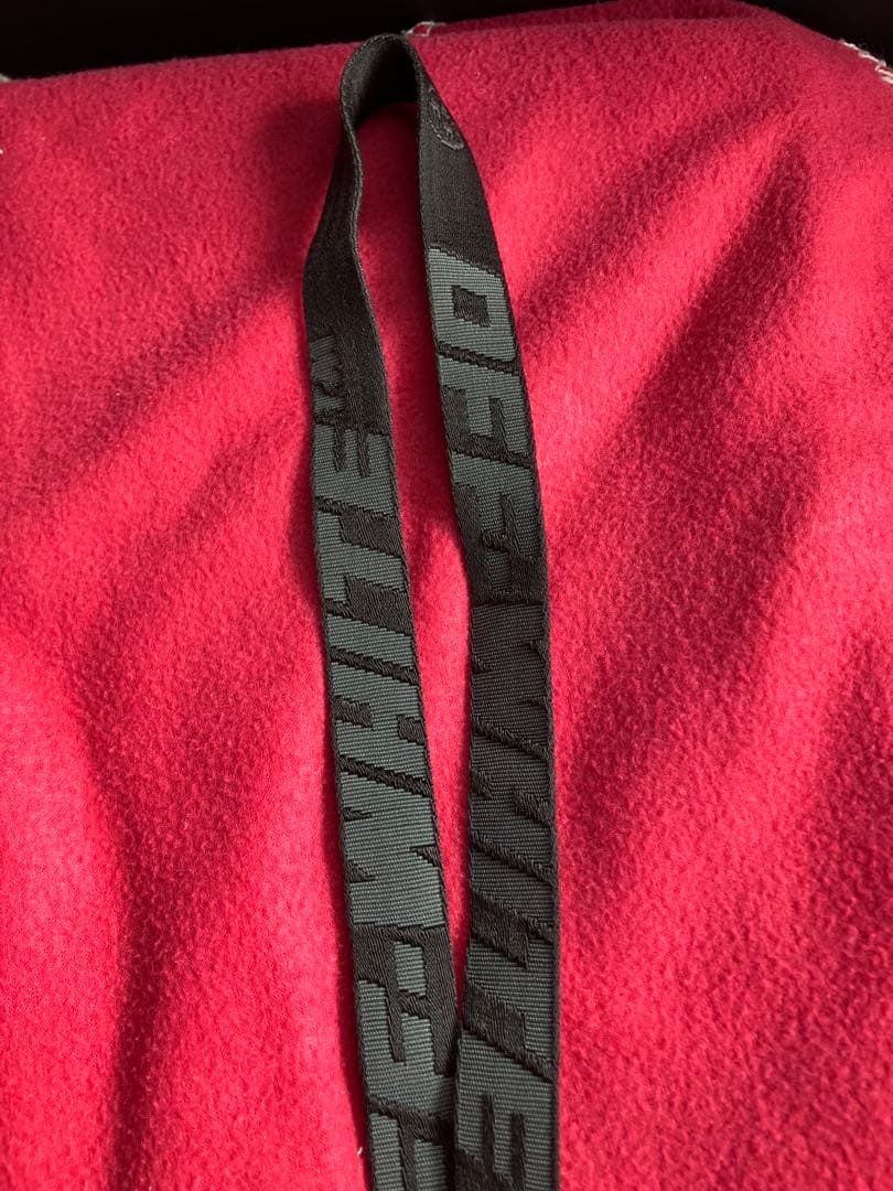 OFF-WHITE ネックストラップ　希少カラー