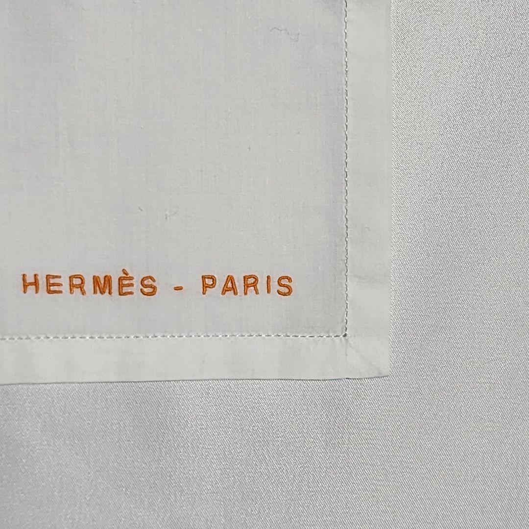 極美品 ★HERMES★ ハンカチ 刺繡 ステッチ Hモチーフ ホワイト 箱付き