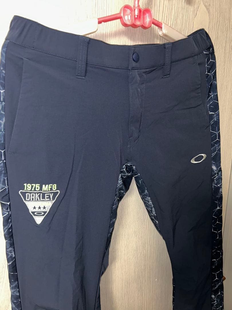 こ*こ様 Oakleyトレーニングウェアとパンツセット スポーツ ゴルフ