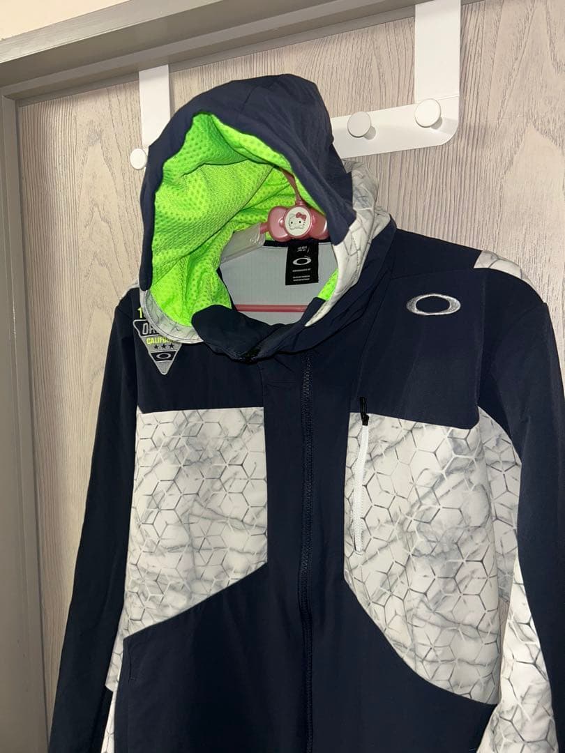 こ*こ様 Oakleyトレーニングウェアとパンツセット スポーツ ゴルフ