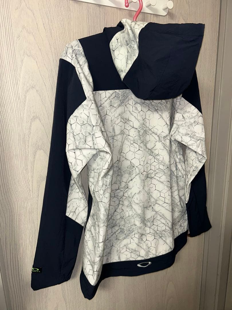 こ*こ様 Oakleyトレーニングウェアとパンツセット スポーツ ゴルフ