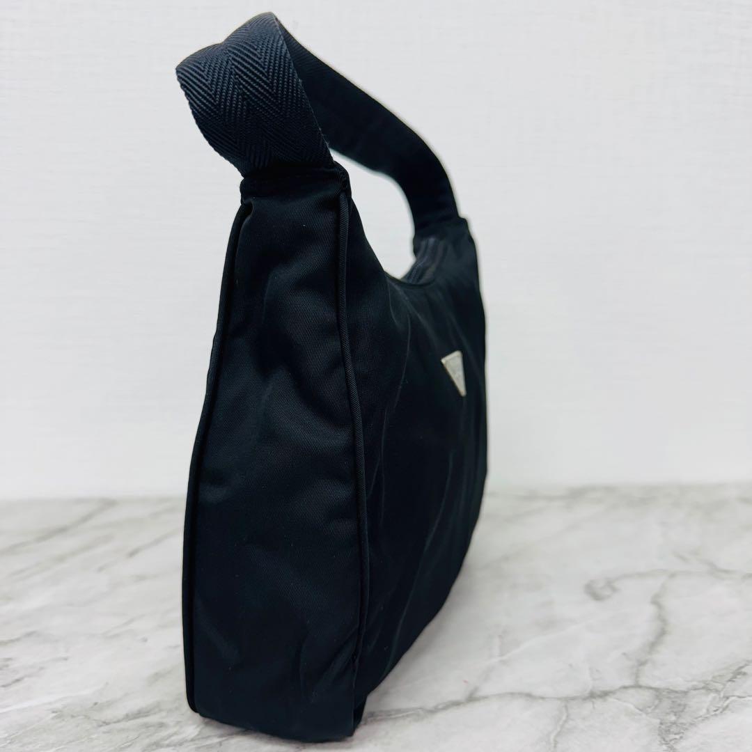 ✨PRADA✨プラダ✨ハンドバッグ✨ハーフムーン✨ナイロン✨三角ロゴプレート✨