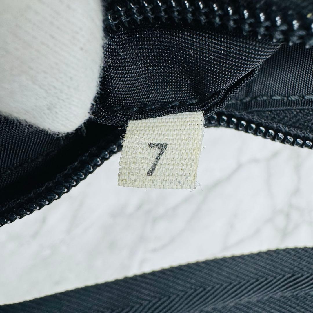 ✨PRADA✨プラダ✨ハンドバッグ✨ハーフムーン✨ナイロン✨三角ロゴプレート✨