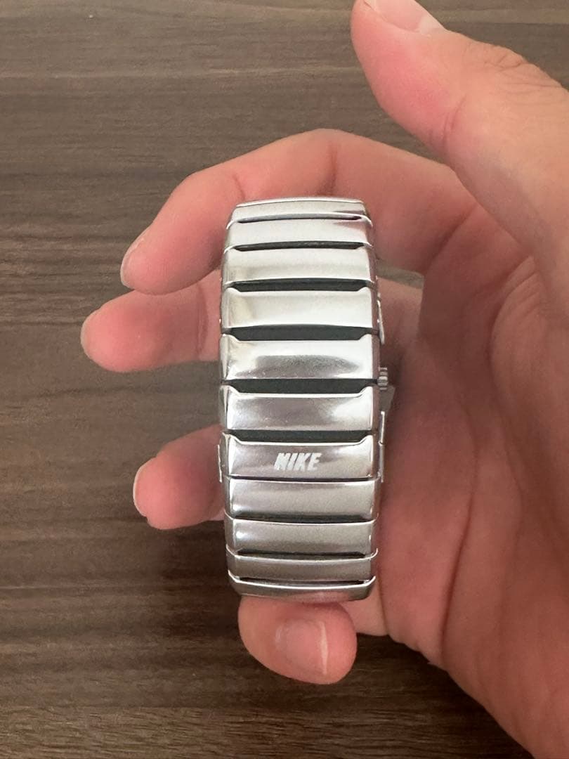 Nike シルバー アナログ時計