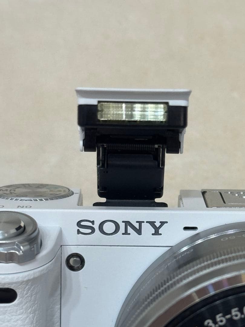 ソニー ミラーレス一眼カメラ α6000