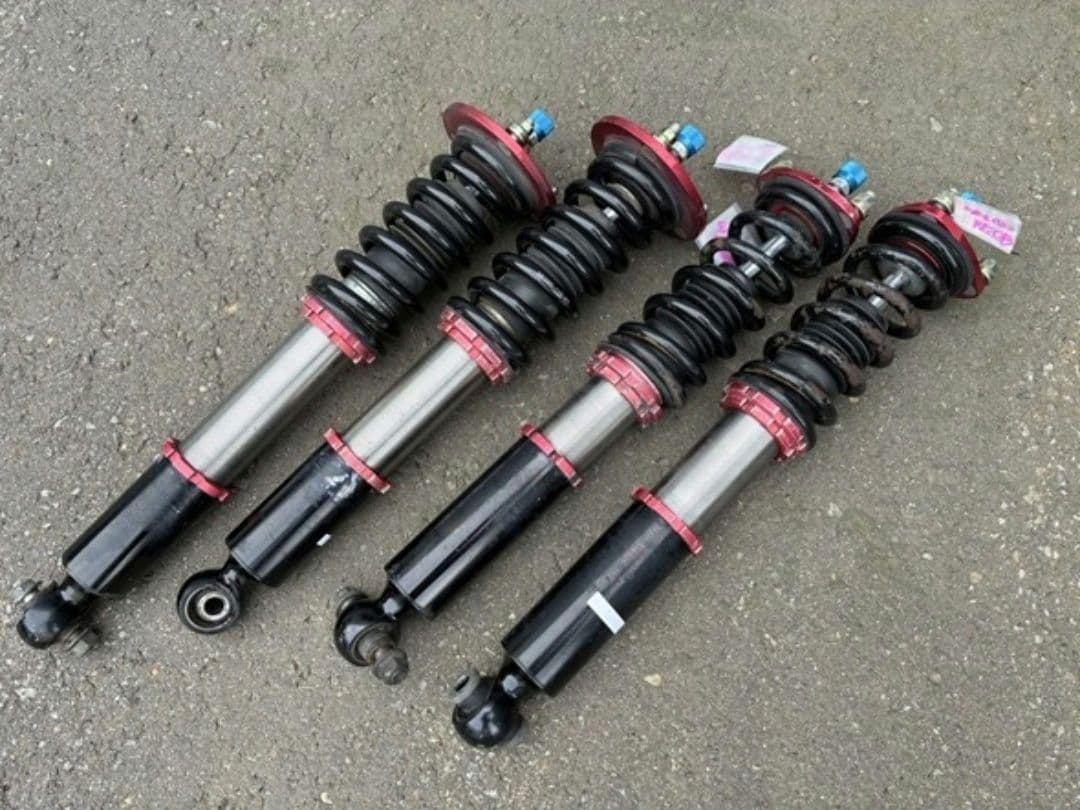 18クラウン メーカー不明フルタップ式車高調