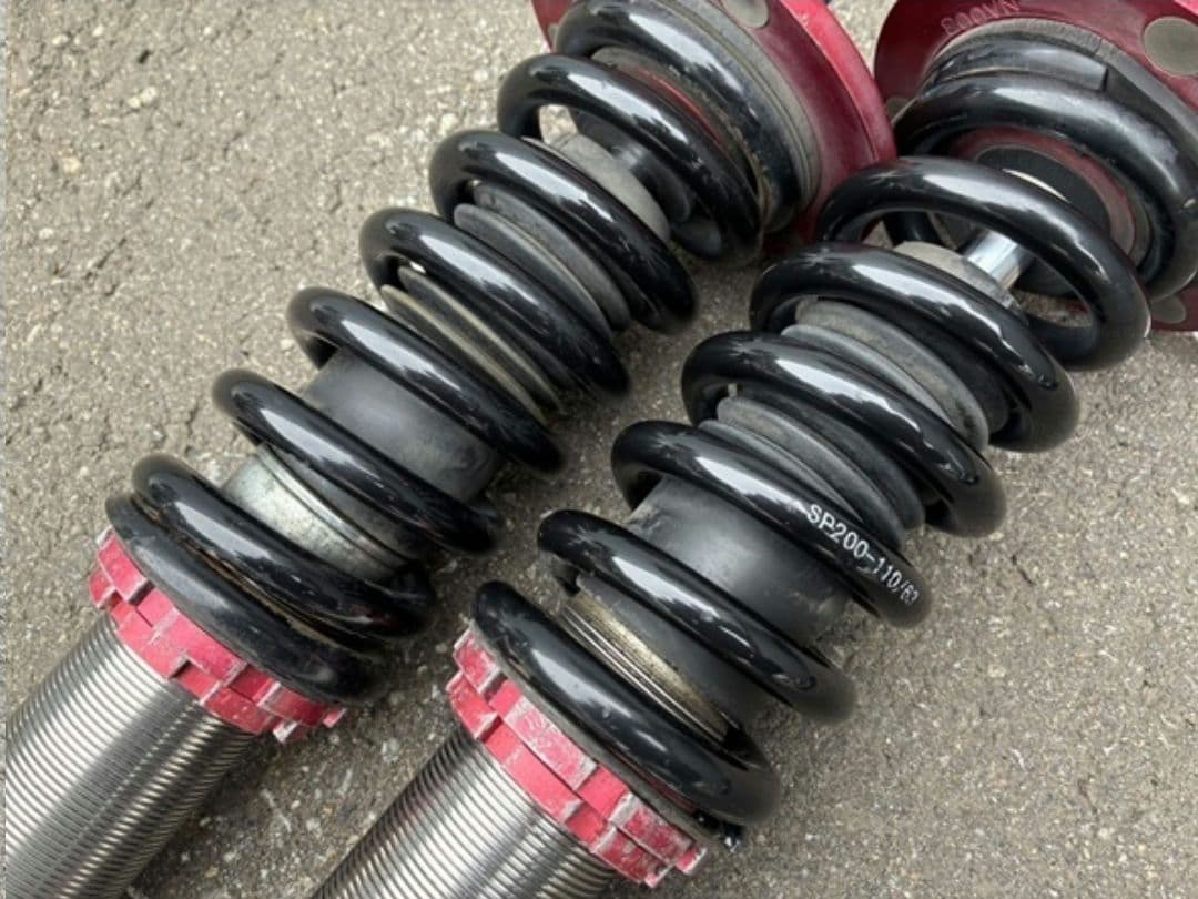 18クラウン メーカー不明フルタップ式車高調