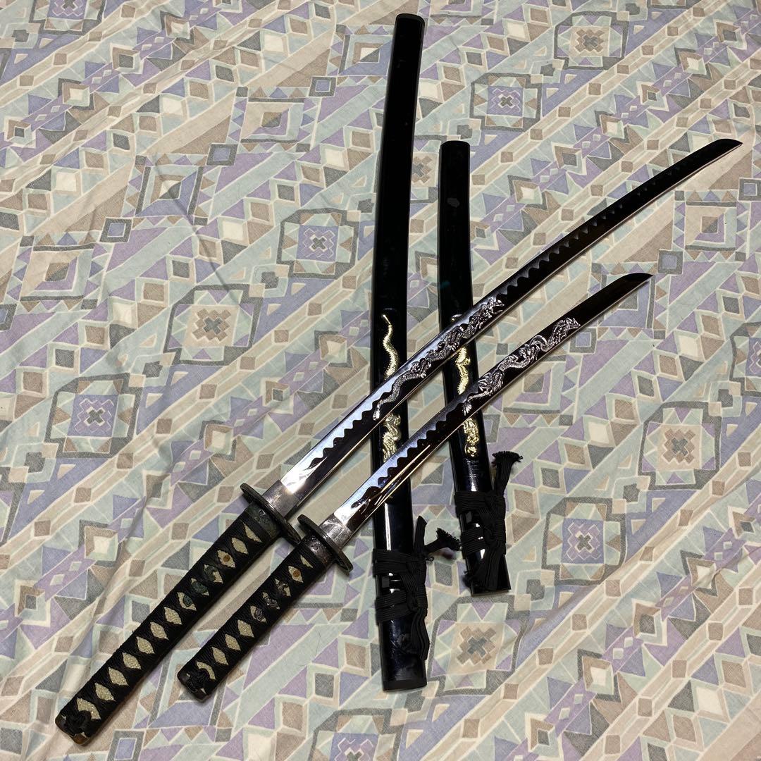 上級模造刀大小2本 黒柄 龍彫刀身と龍彫黒呂鞘