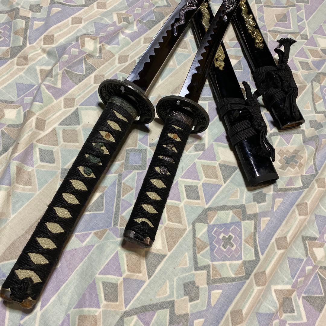 上級模造刀大小2本 黒柄 龍彫刀身と龍彫黒呂鞘