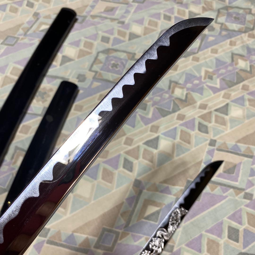 上級模造刀大小2本 黒柄 龍彫刀身と龍彫黒呂鞘