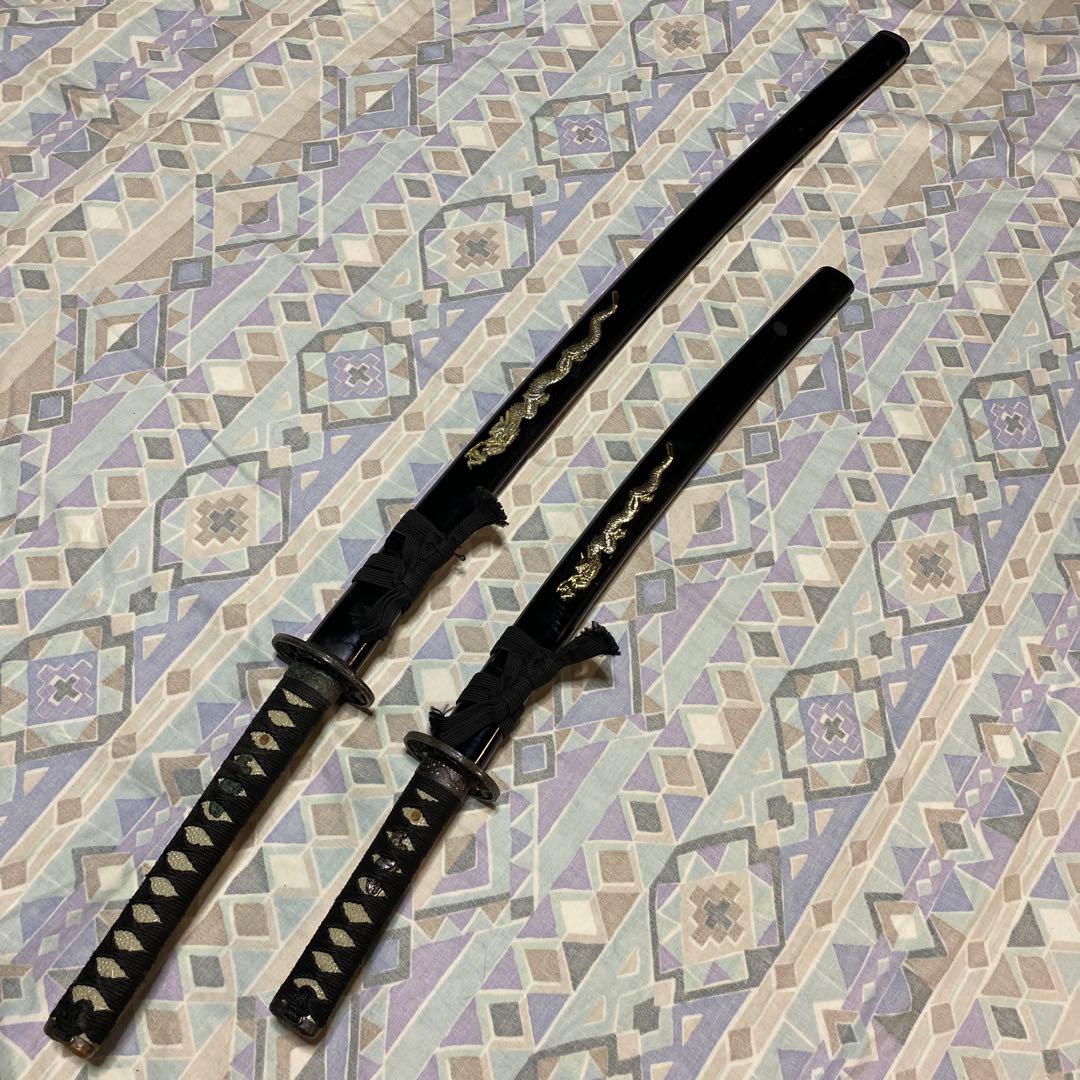 上級模造刀大小2本 黒柄 龍彫刀身と龍彫黒呂鞘