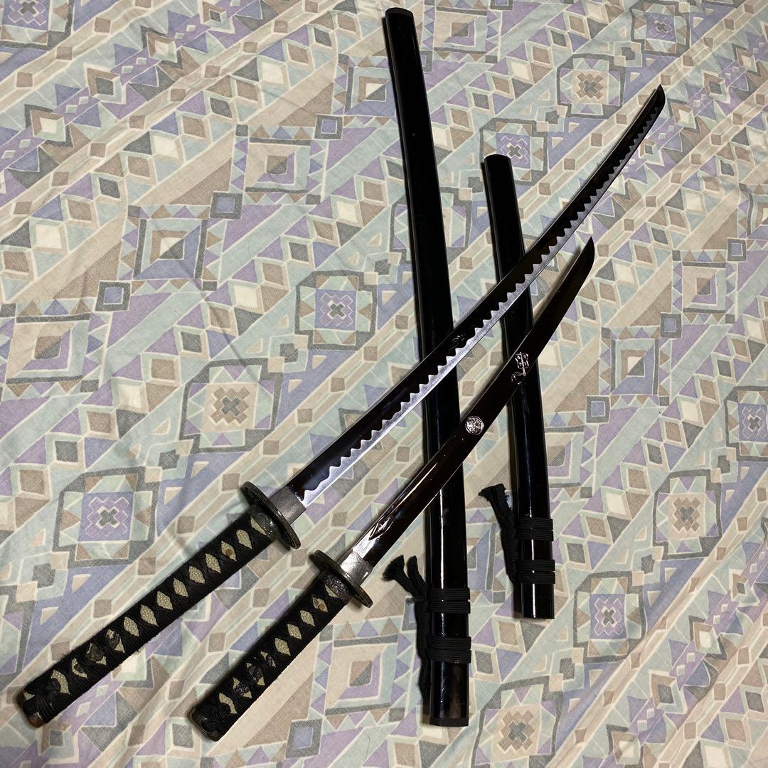 上級模造刀大小2本 黒柄 龍彫刀身と龍彫黒呂鞘