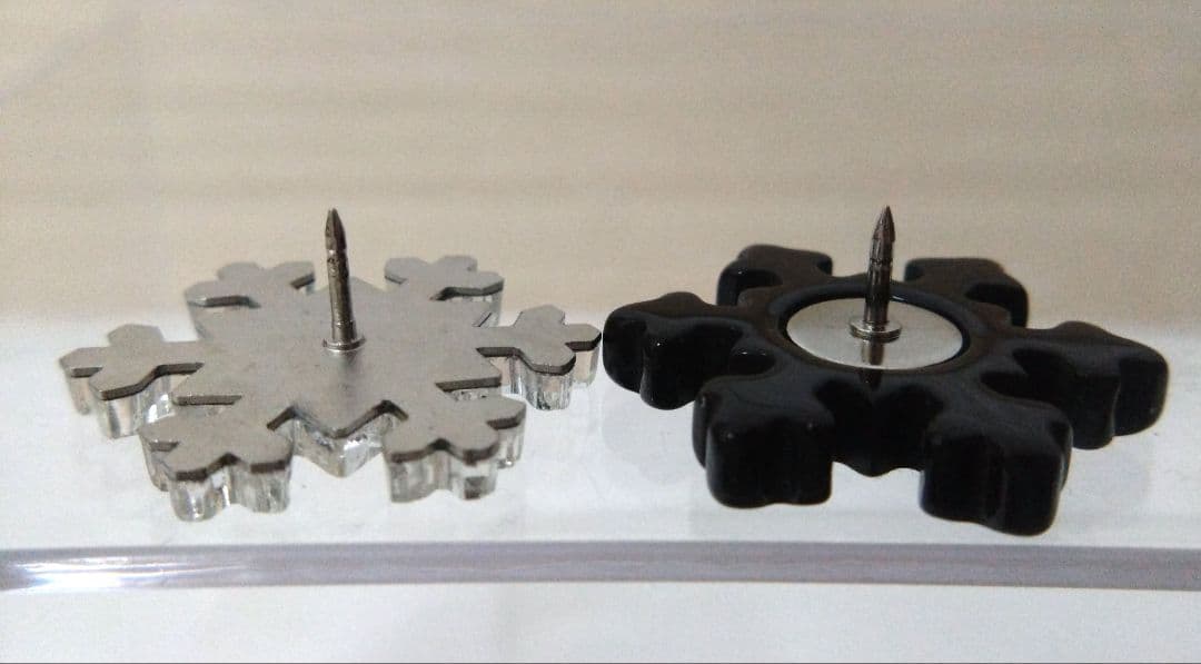 廃盤 LOUIS VUITTON ピンバッジ ブローチ 雪の結晶 2点セット