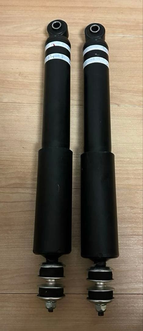 ハイエース　ダークプライムS ショックアブソーバー4本セット 黒