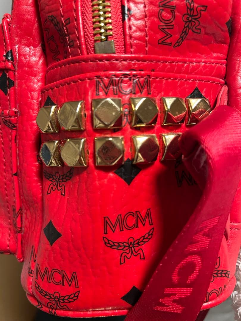 MCM レッド リュックサック スタッズ付き