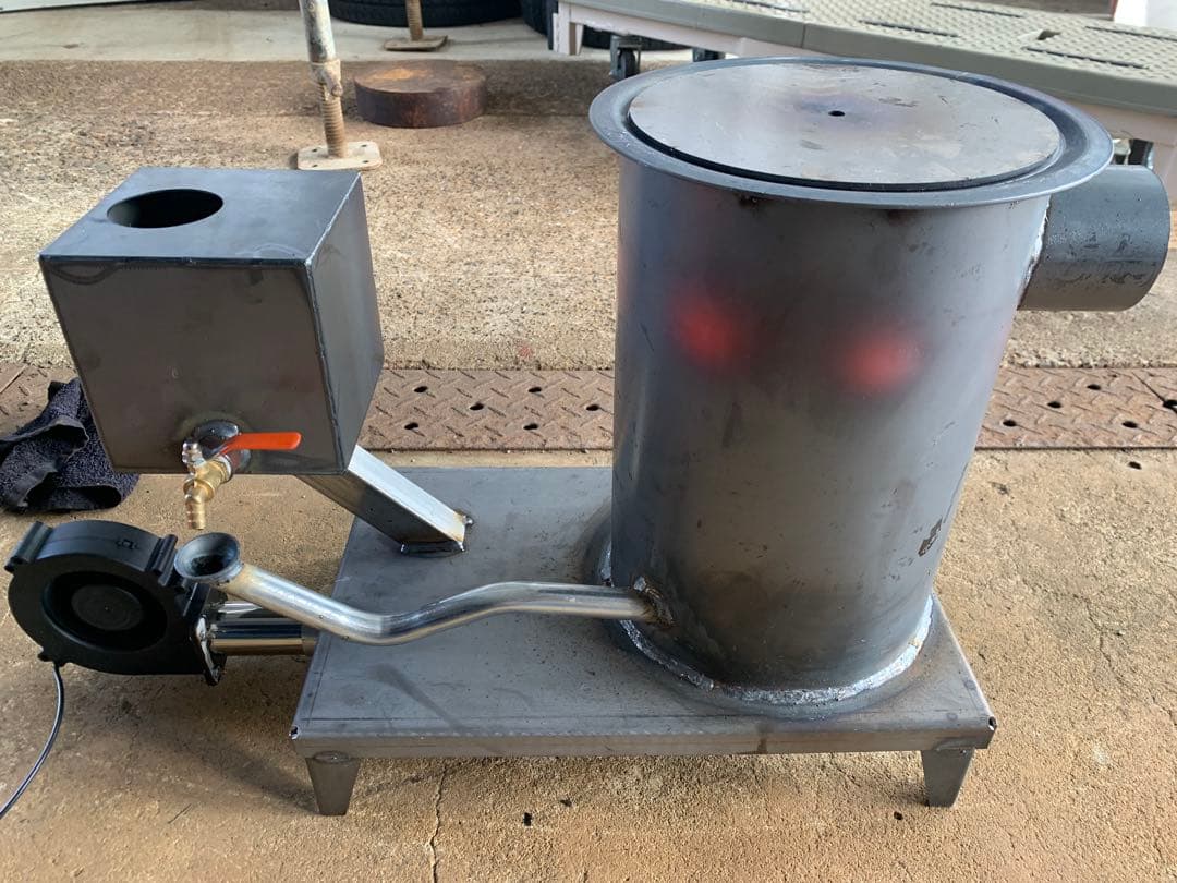 廃油ストーブ 煙突アダプタ付き　耐熱塗装　80mm、100mm煙突使えます。