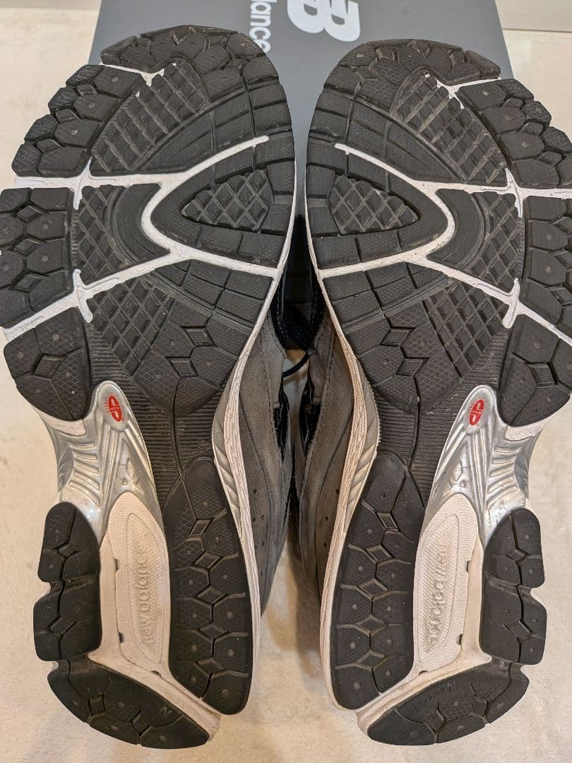 New Balance 2002RB グレー/ブラック