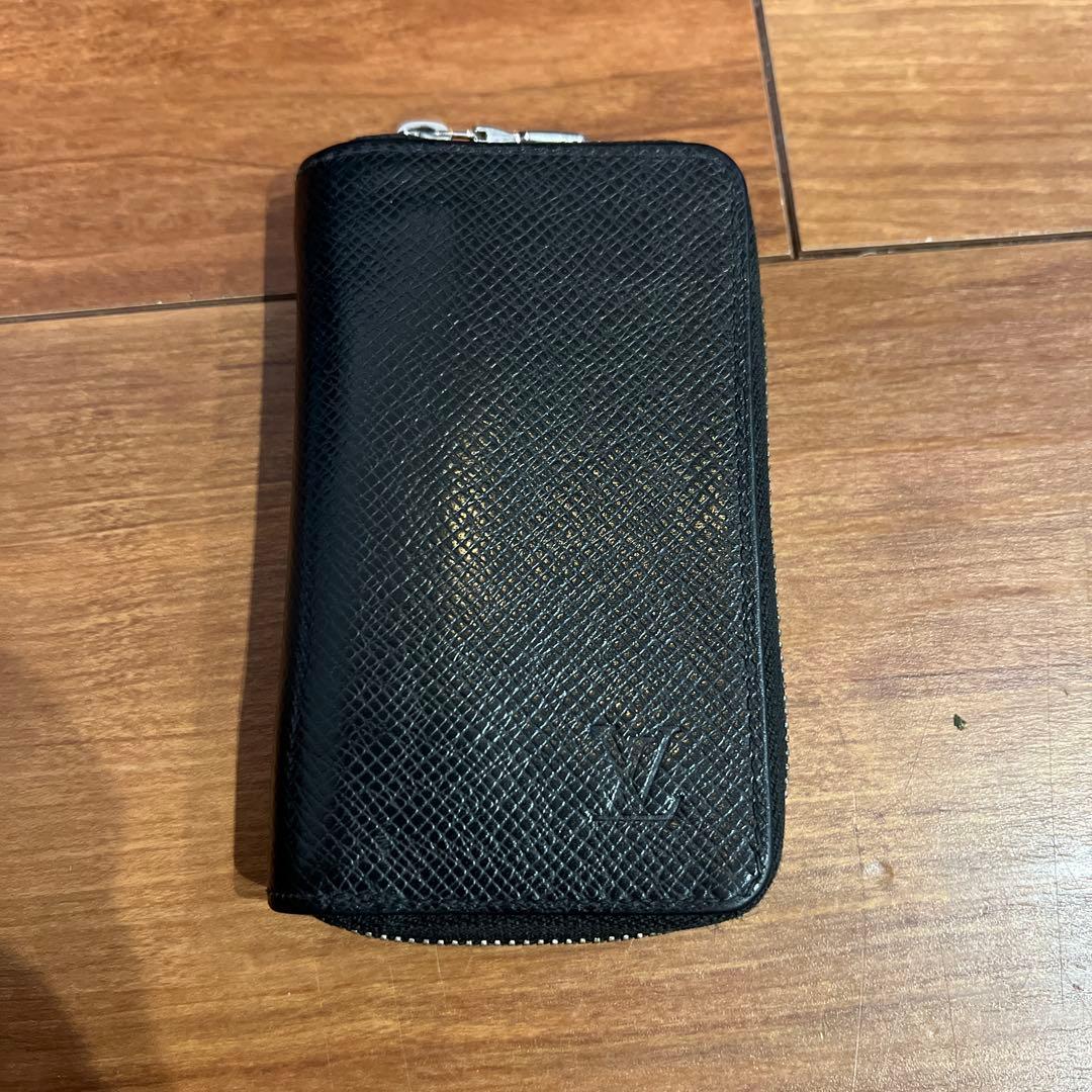 ルイヴィトンLOUIS VUITTON ジッピーパース　タイガ