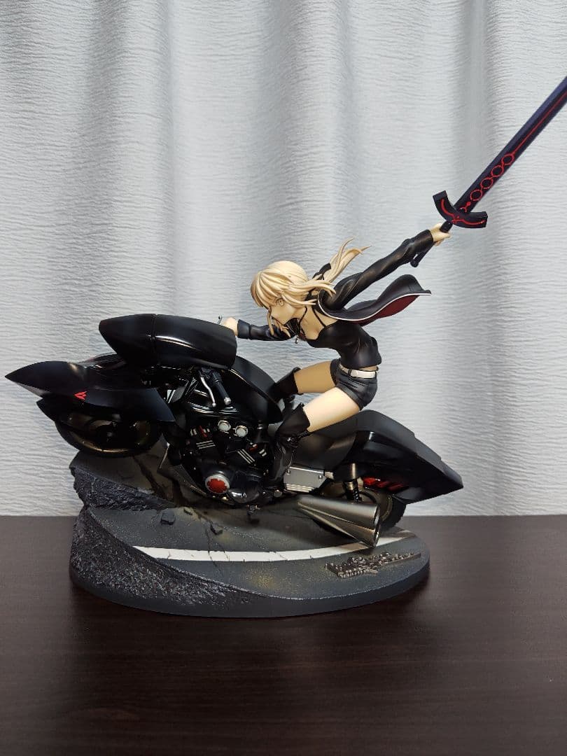 セイバー/アルトリア・ペンドラゴン〔オルタ〕＆キュイラッシェ・ノワール