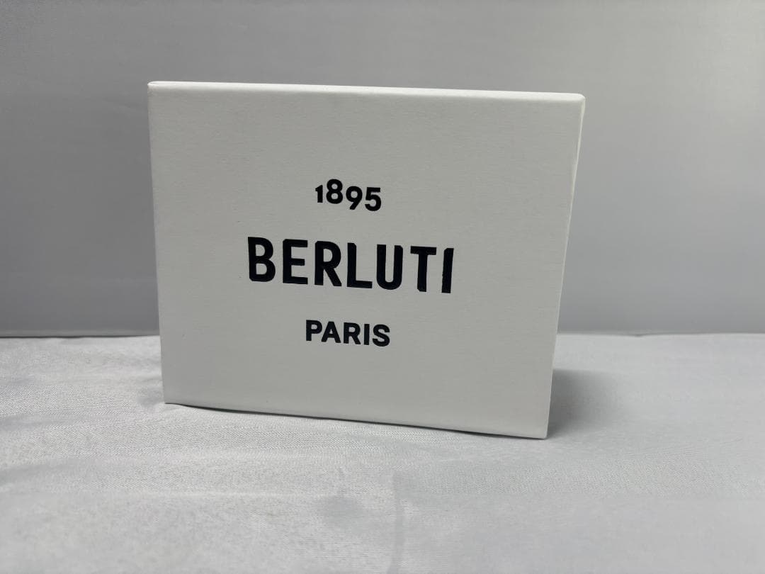 パンダやさぐれ ベルルッティ インブイア スクリットレザー カードケース