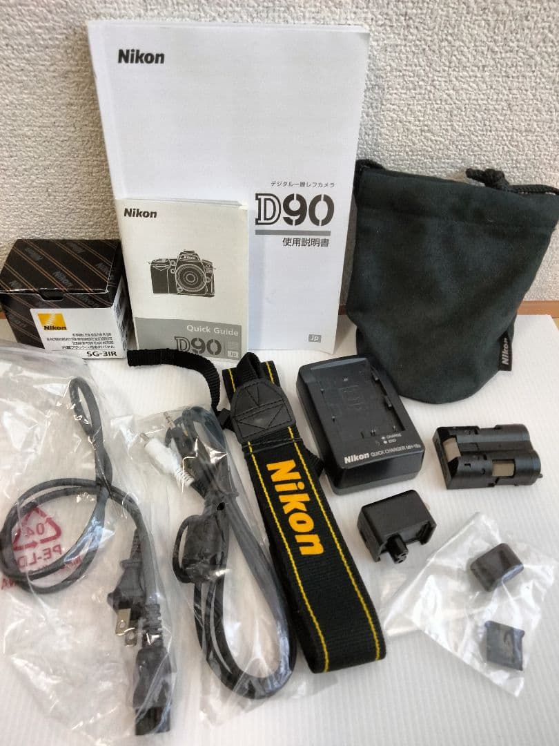 Nikon D90 ボディのみ　箱ほか付属品多数