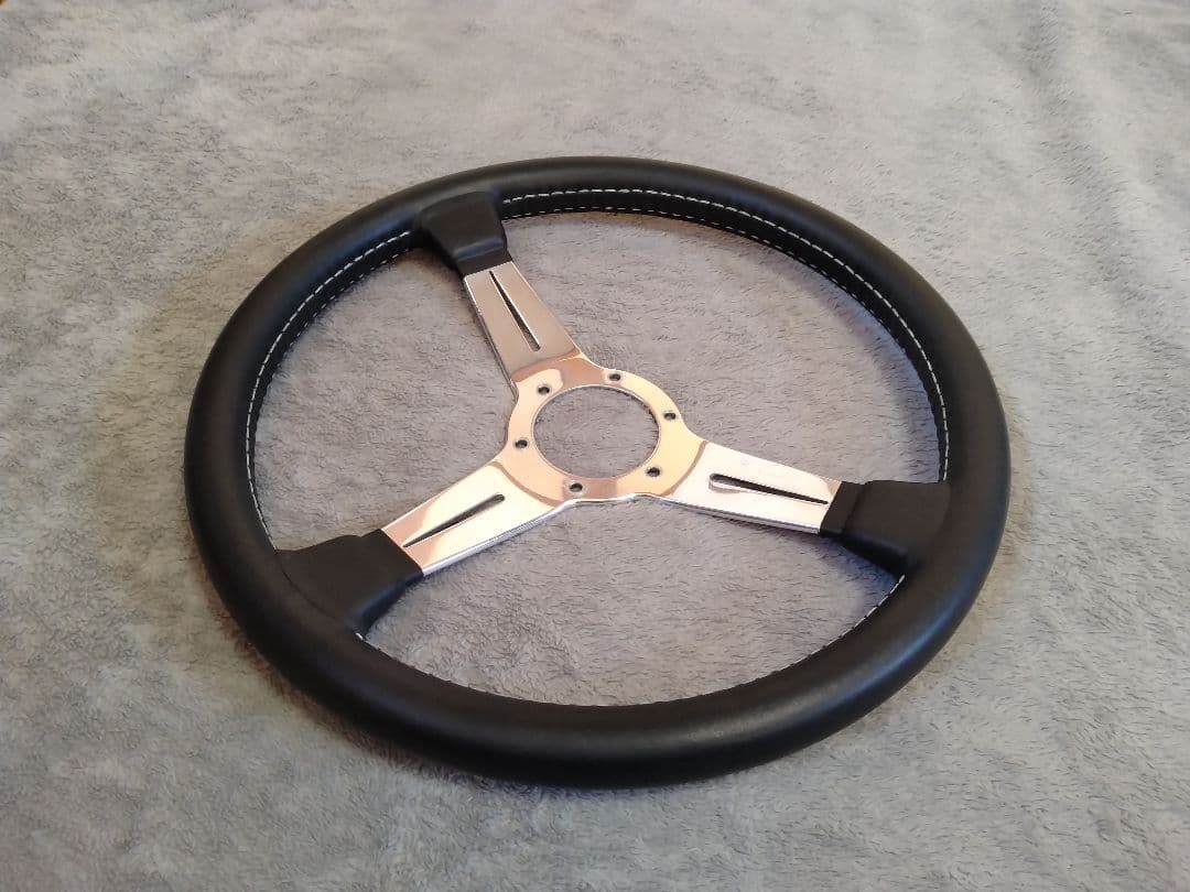 まある　プロフ欄　ナルディ　クラシック　革張り替え依頼品