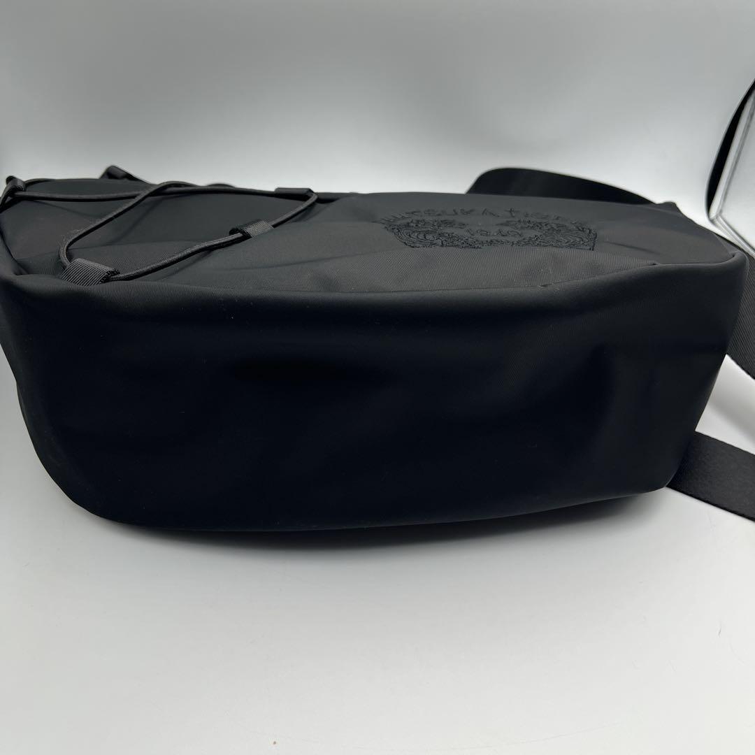 オニツカタイガー メッセンジャーバッグ 見返り虎刺繍