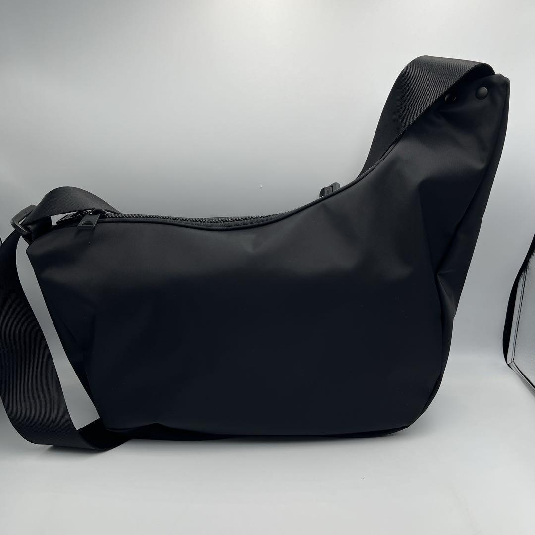 オニツカタイガー メッセンジャーバッグ 見返り虎刺繍