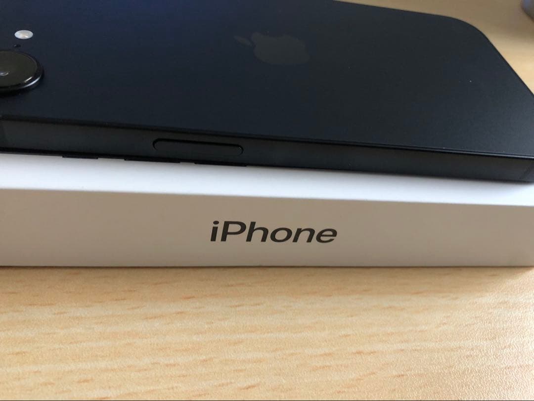 【美品】iPhone16e 128GB バッテリー100%