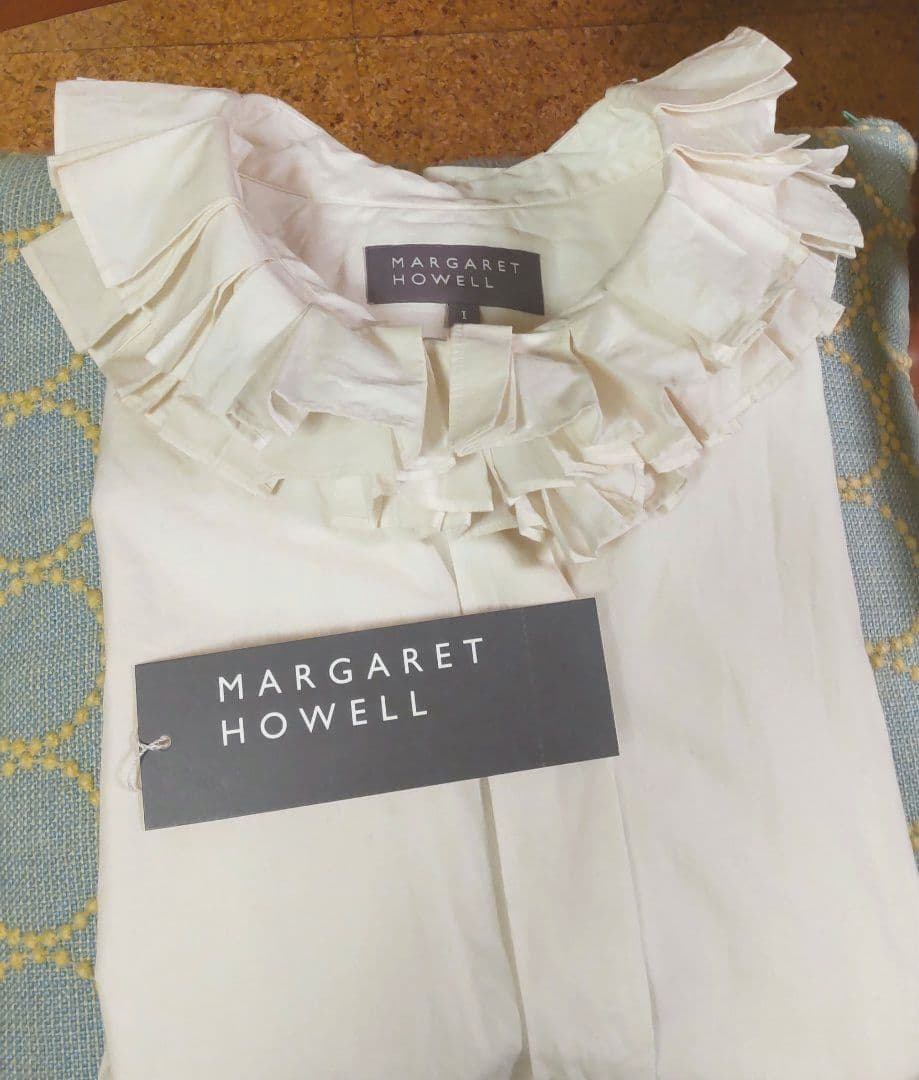 美品※マーガレットハウエル/2025年作・ラッフルフリルシャツ 実物