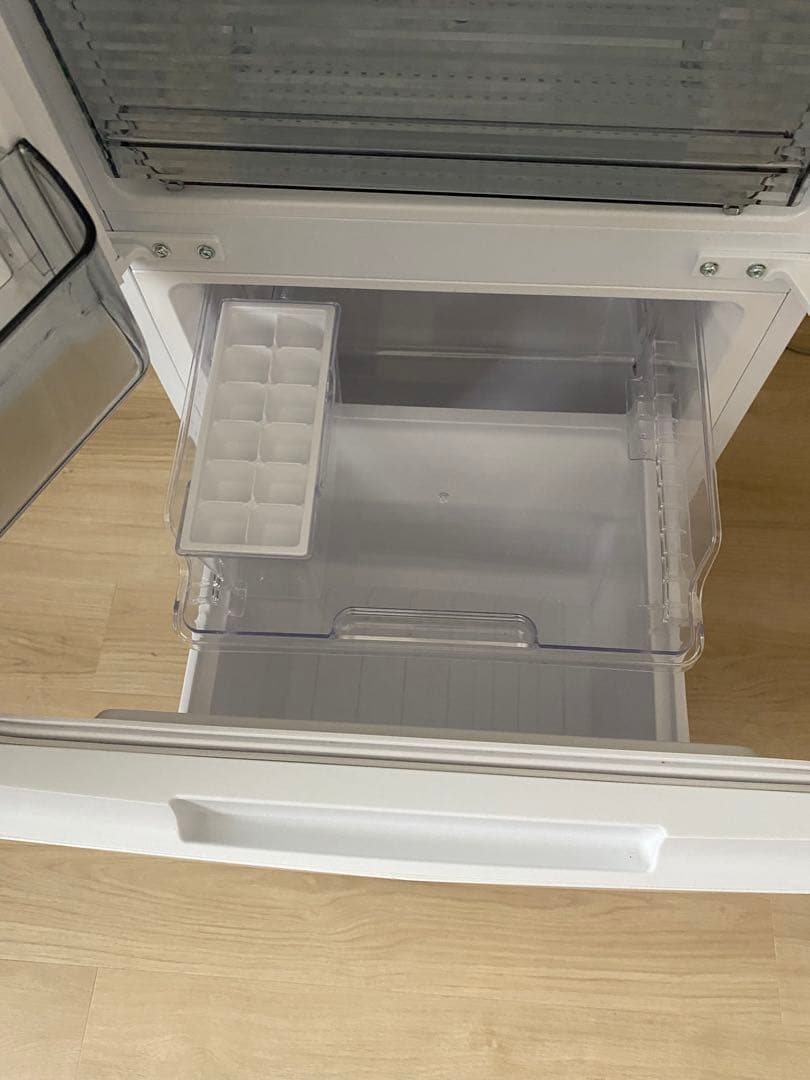 SHARP 冷蔵庫 ホワイト　SJ-D18H 説明書あり　1人暮らし