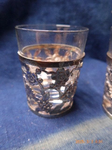 純銀のカバーのついたコップ3点セットです。未使用です