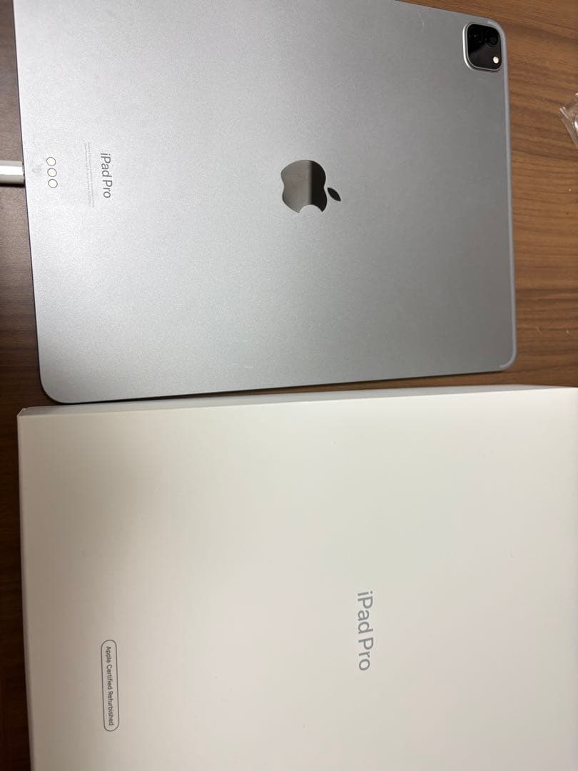 ほぼ新品 iPad Pro 第6世代12.9インチ シルバー 本体
