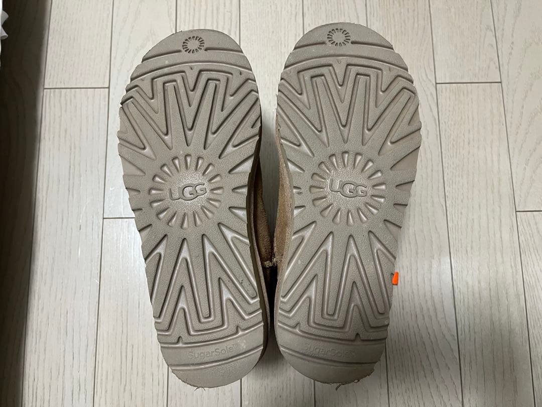 UGG クラシックミニ ジッパー テープロゴ ムートンブーツ