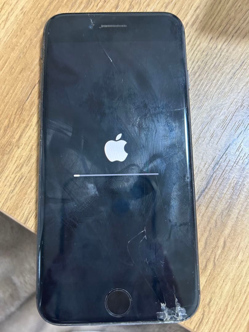 Apple iPhone 8 ブラック 本体ジャンク品画面ひび割れ６４ＧＢ