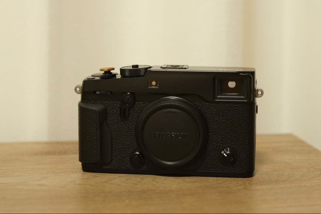 【良品】Fujifilm x-pro2 本体+充電器 シャッター枚数 3,365
