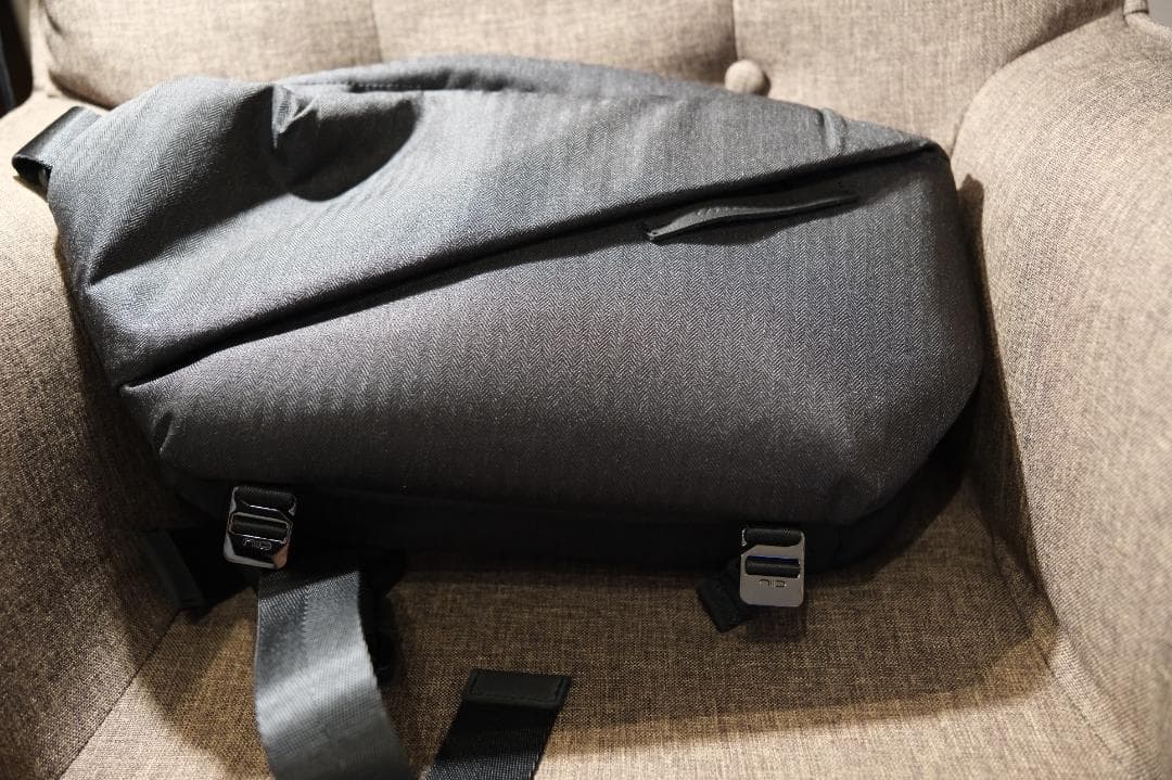 バッグ Radiant R0 Plus Sling Bag NIID