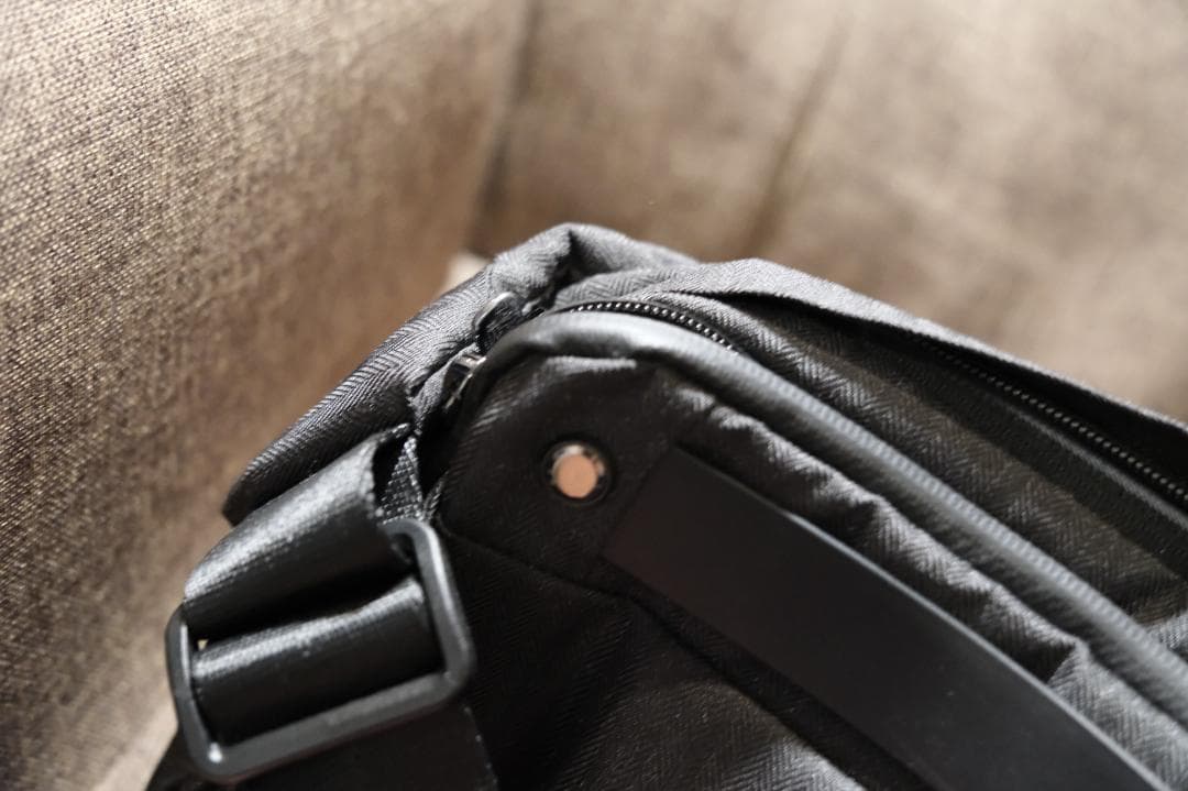 バッグ Radiant R0 Plus Sling Bag NIID