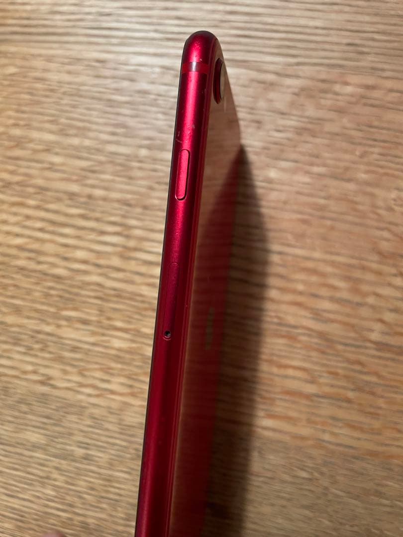 iPhone SE (64GB) 赤　第二世代　画像が荒いためジャンク品