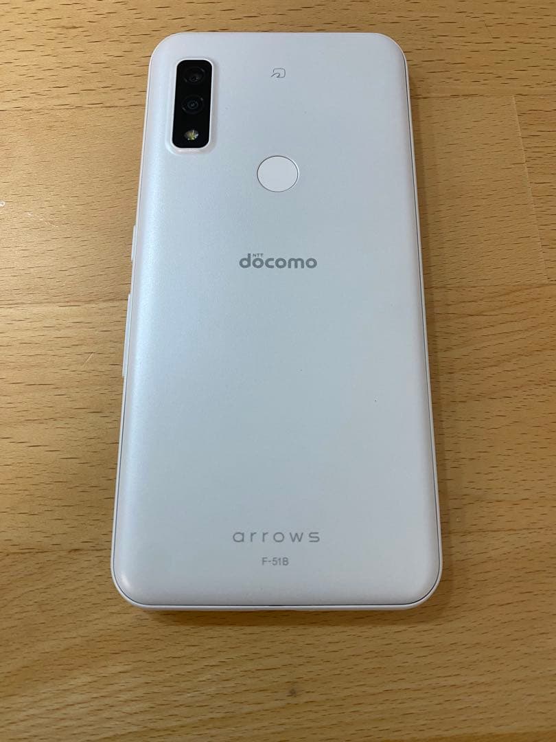 docomo arrows F-51B ホワイト