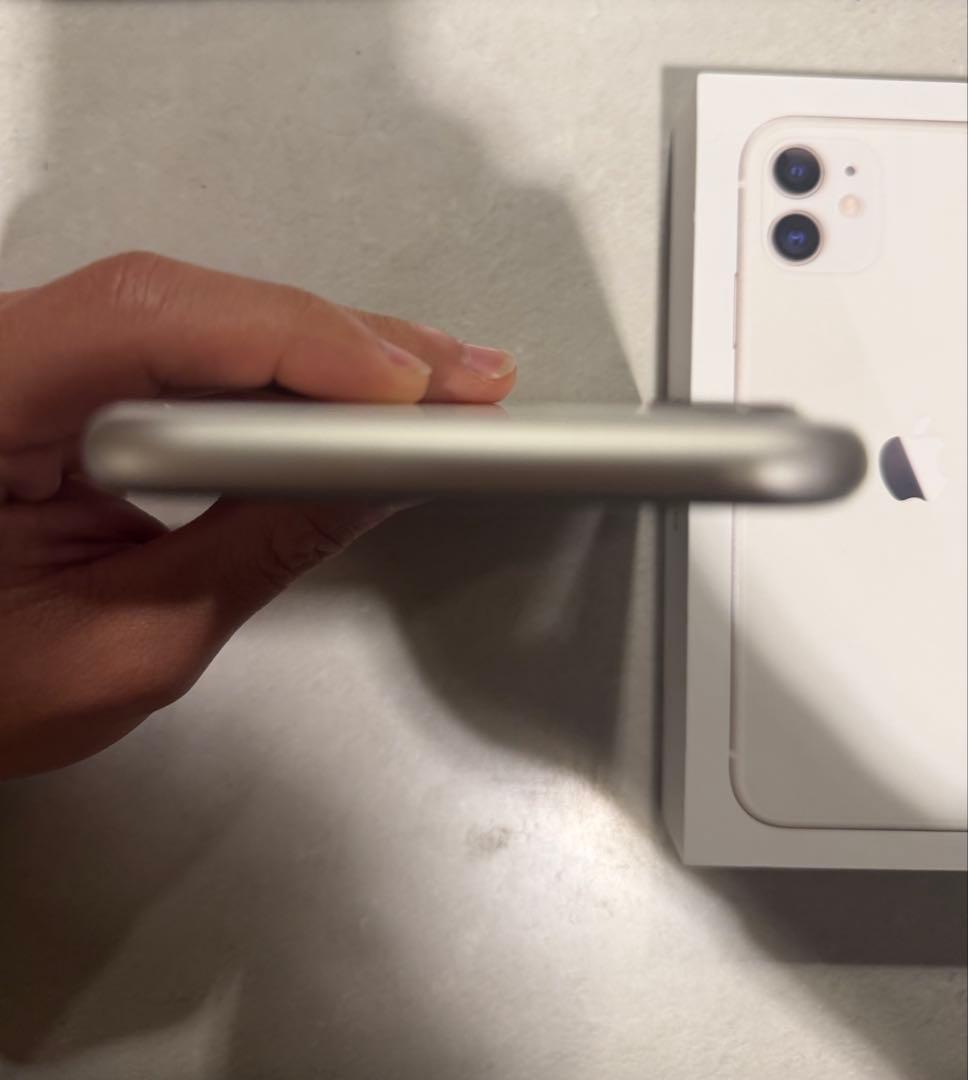 Apple iPhone 11 ホワイト バッテリー81