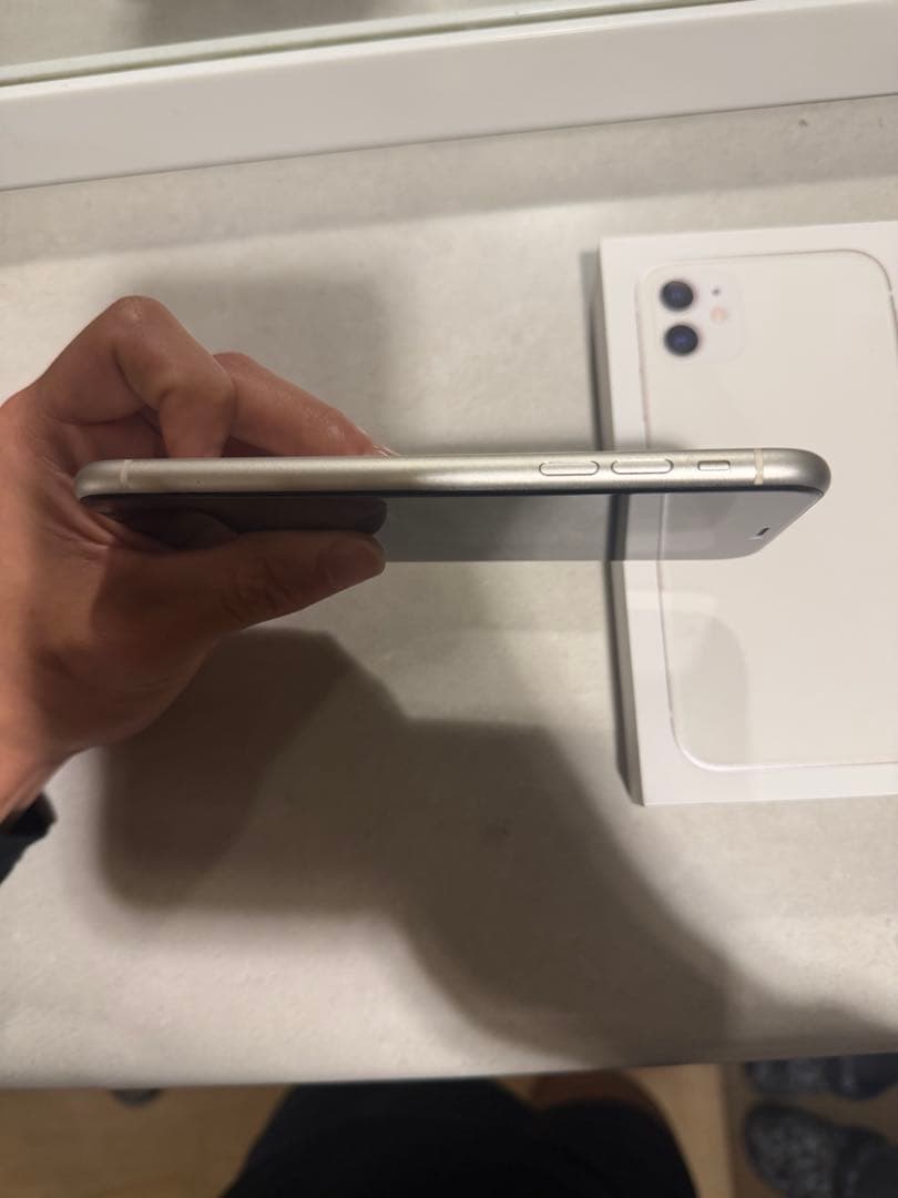 Apple iPhone 11 ホワイト バッテリー81