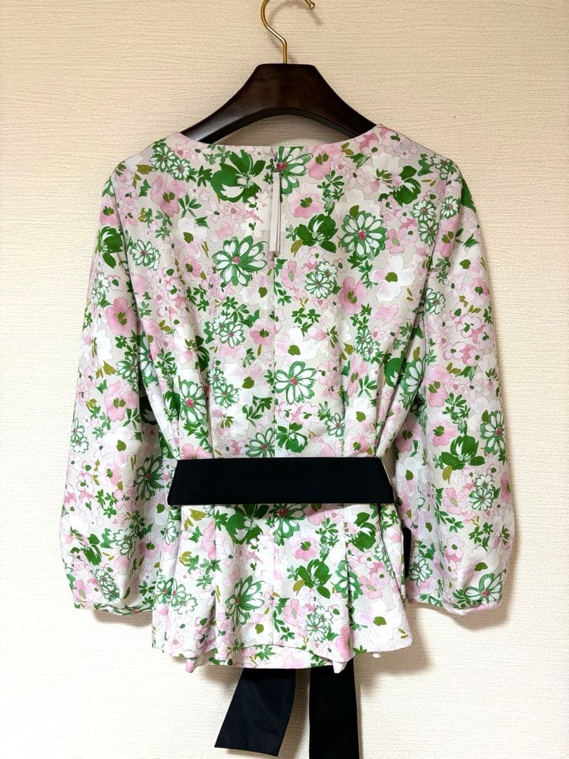 【美品】TO BE CHIC 膝丈スカート&8部袖ブラウス　花柄セットアップ