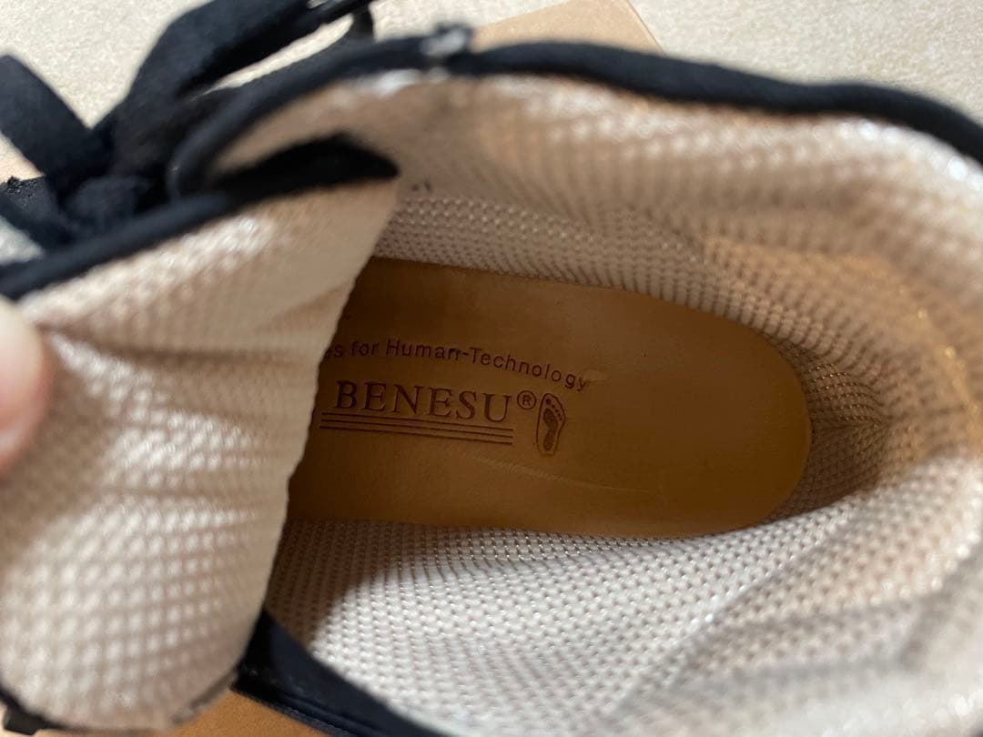 BENESU ブラックハイカットスニーカー