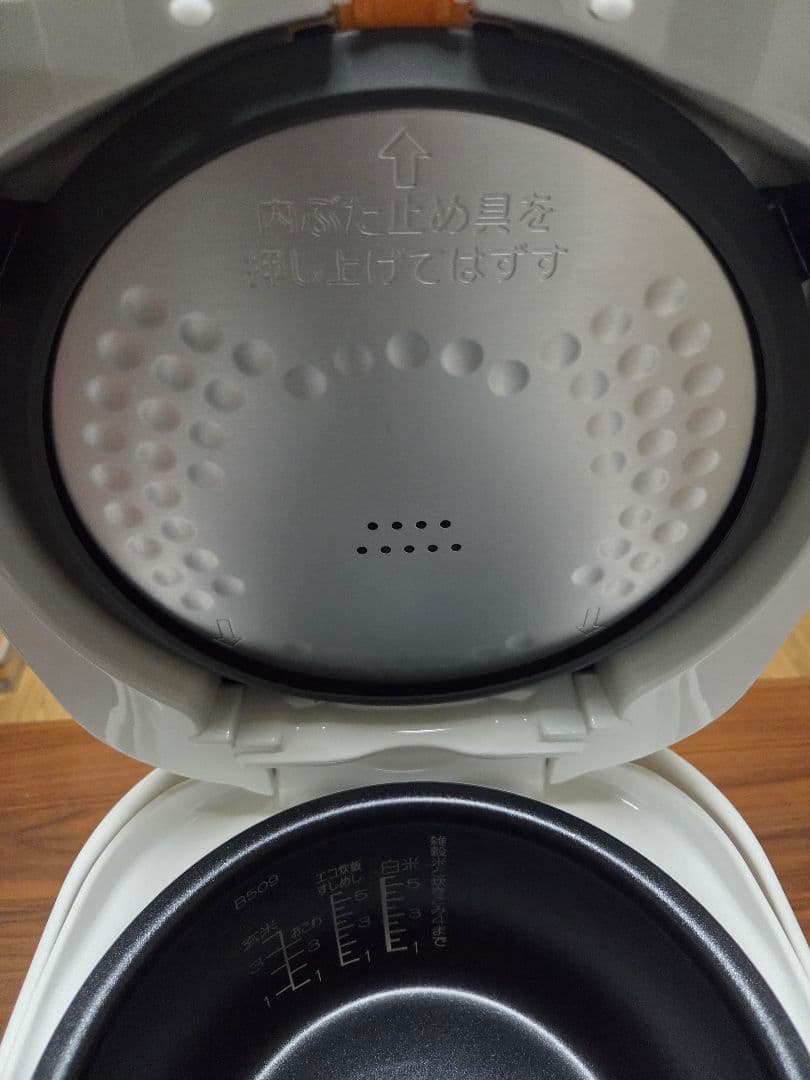 【2025年製 2回使用のみ美品】象印 NL-DB10 炊飯器 5.5合炊き